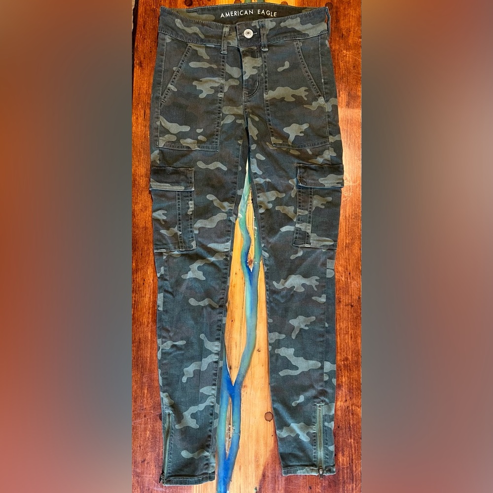 American Eagle Camo Cargo Jegging Pants